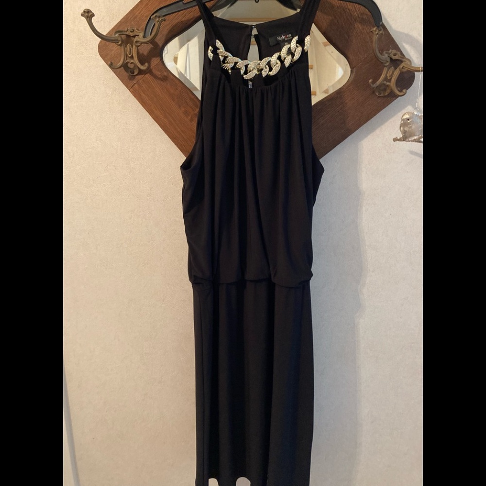 Like new! Black dress.